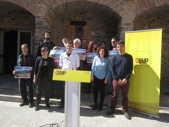 Representants de la CUP en la roda de premsa d'aquest migdia a Sant Celoni