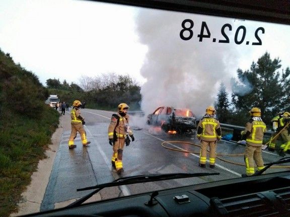 Cotxe incendiat a Sant Hilari Sacalm
