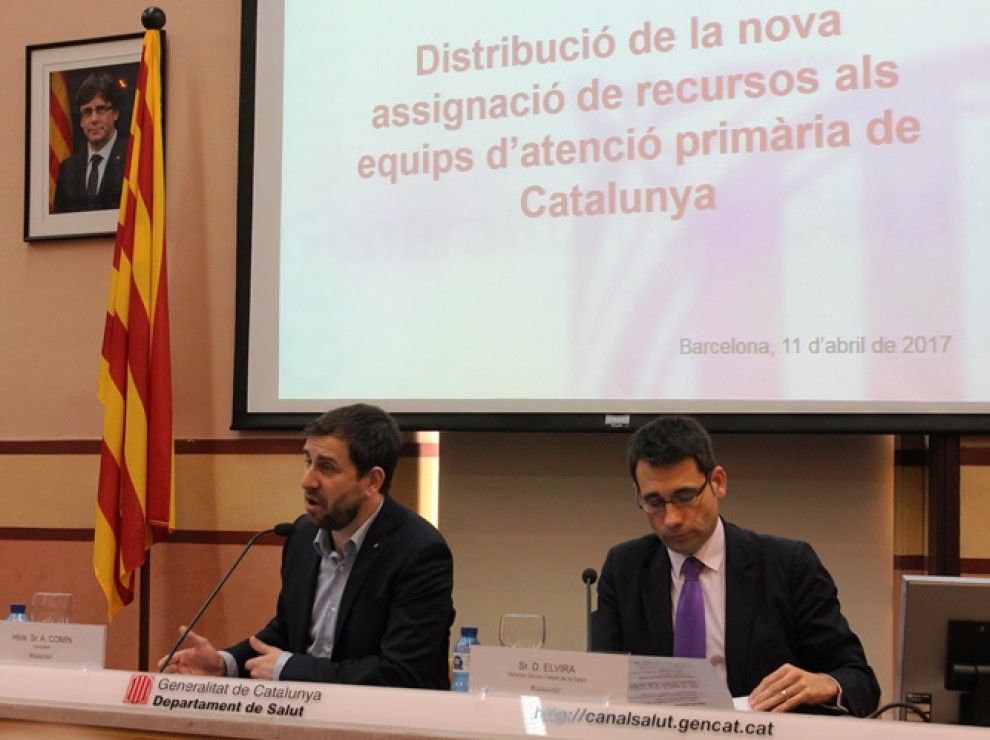 El conseller Comín, acompanyat pel director del Servei Català de la Salut, David Elvira, aquesta tarda en roda de premsa