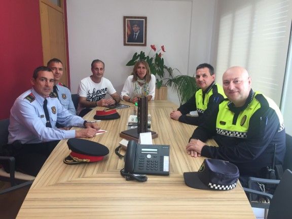 Reunió a l'Ajuntament de Sant Pere de Vilamajor amb els mossos d'esquadra i la guàrdia municipal