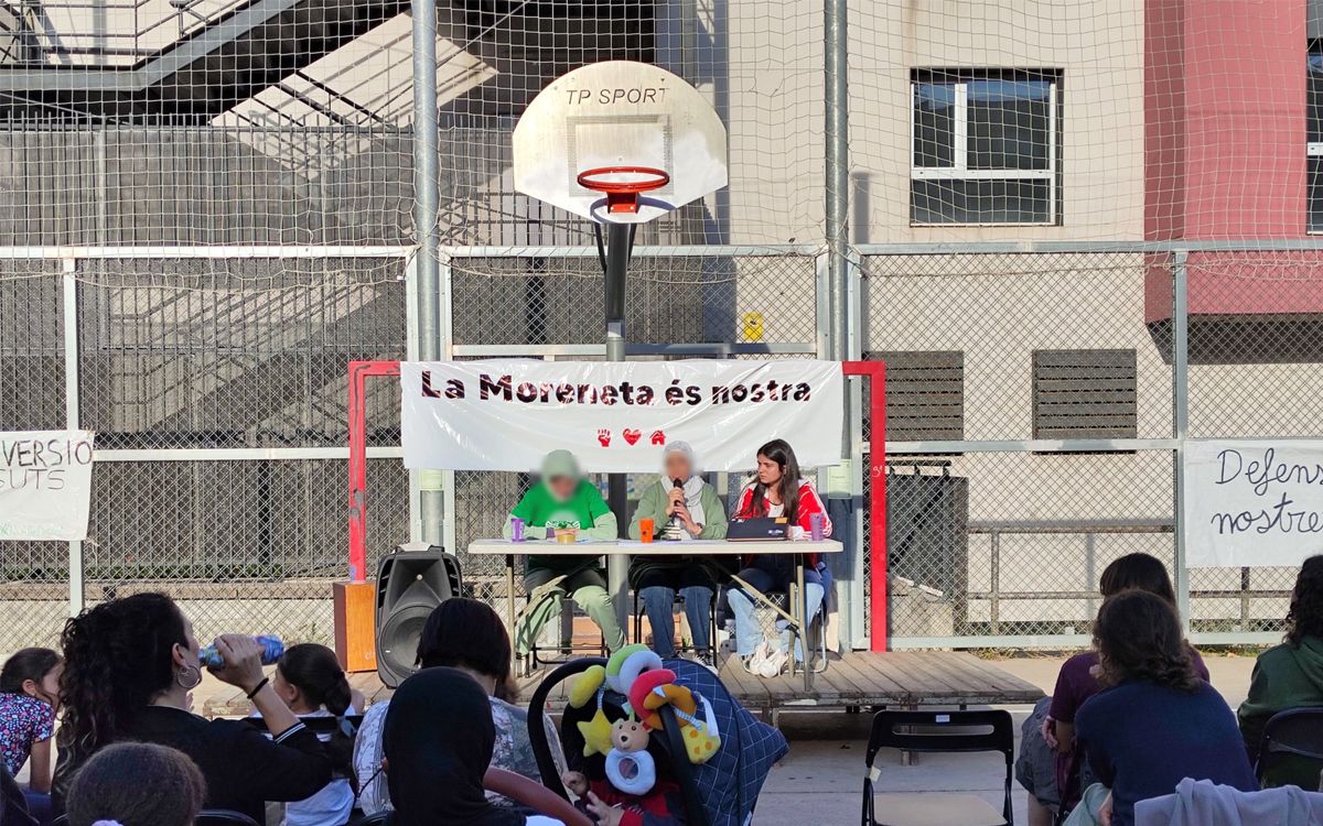 Xerrada del comença,emt de la campanya «La Moreneta és nostra» de PAHC Baix Montseny.