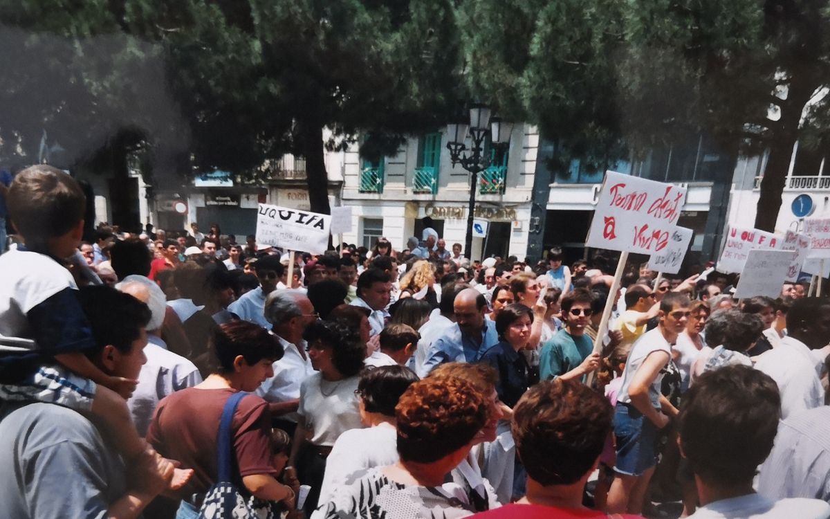 Més de mil persones es van manifestar a Sant Celoni l'any 1996 per l'accident de la farmacèutica Uquifa.