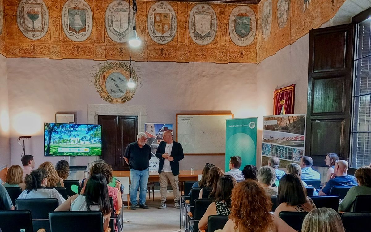 Un momewnt del plenari de Turisme del Vallès Oriental celebrat a Llinars del Vallès.