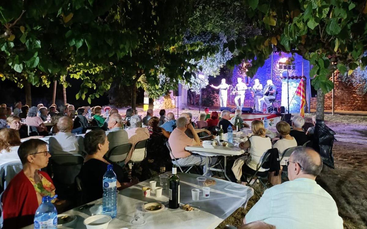 Cantada d'havaneres a l'Aplec Sanbt Llop de Riells i Viabrea.