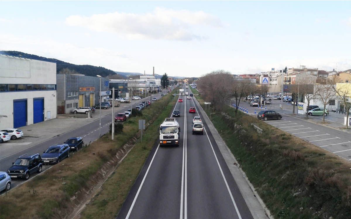 La carretera C-35 a l'alçada del polígon industrial Molí de les Planes de Sant Celoni.