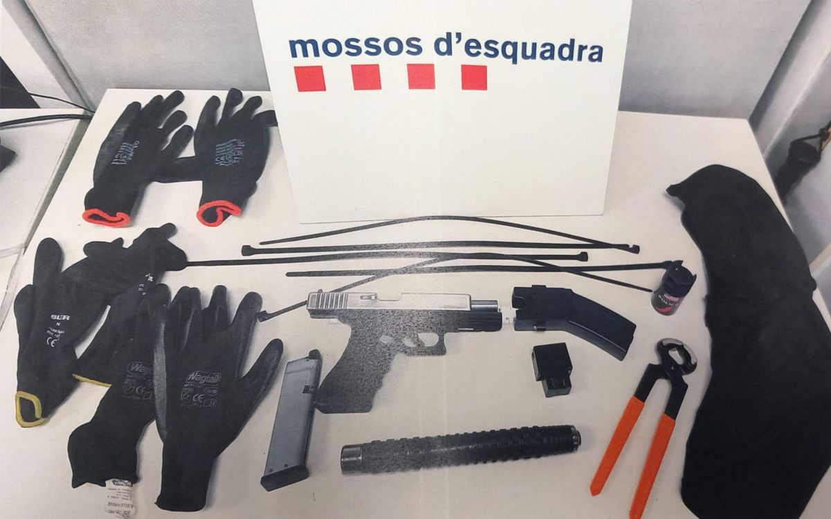 Material confiscat pels Mossos d'Esquadra als lladres que volien robar en una casa de Riells i Viabrea.