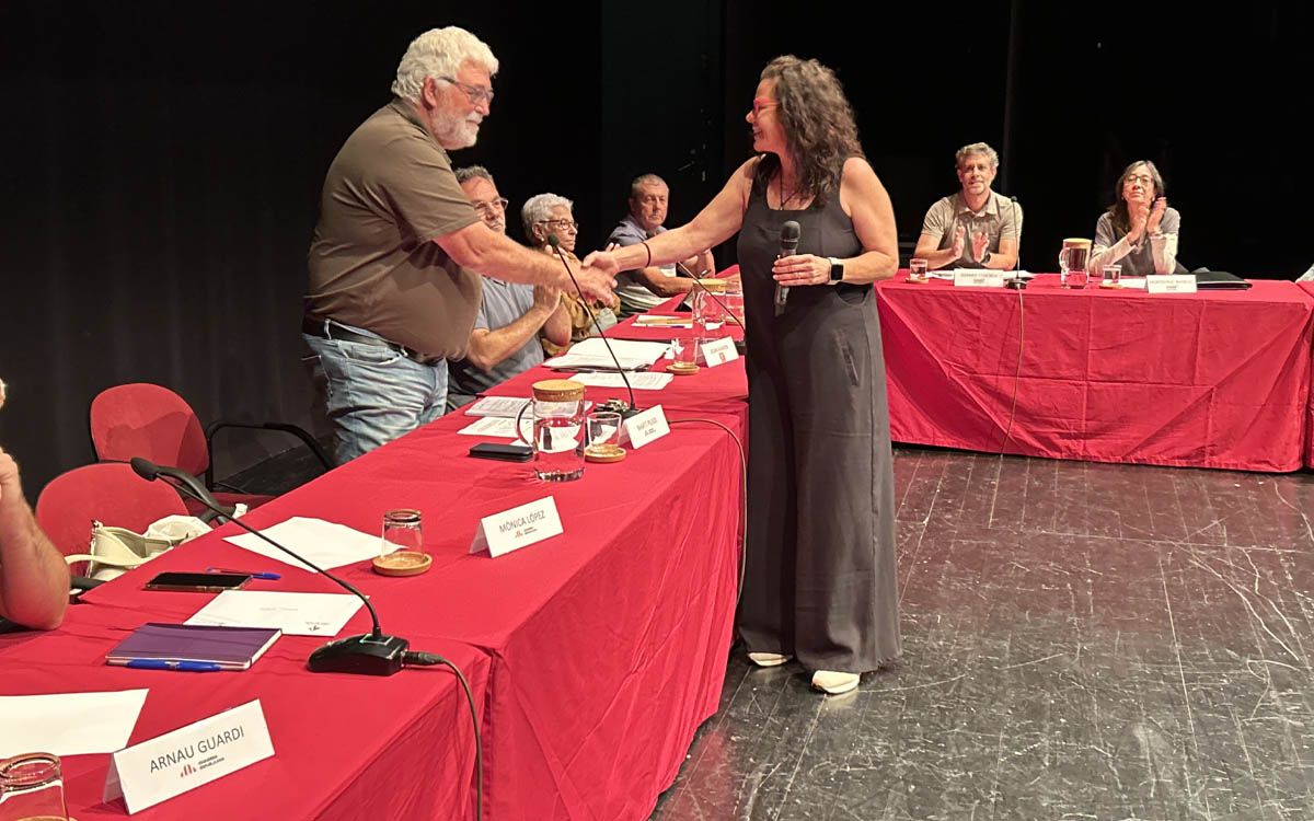 Marta Sánchez Acevedo en el moment de prendre possessió de regidora de l'Ajuntament de Llinars del Vallès.