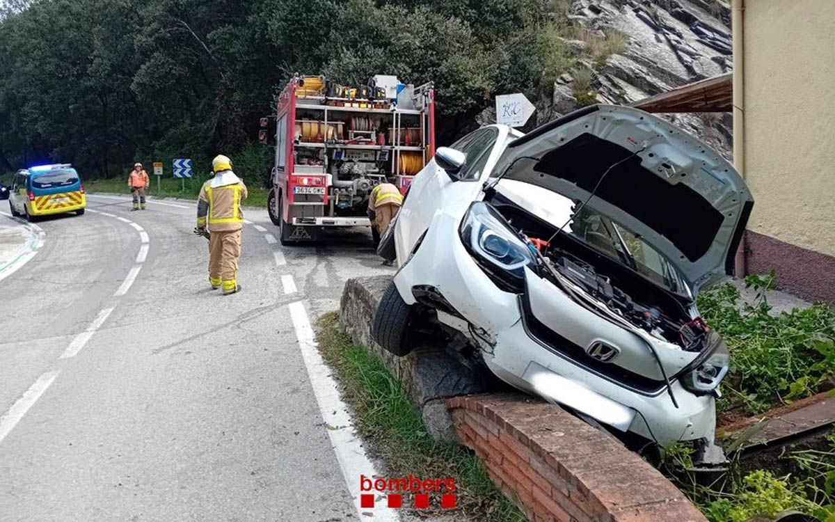 El cotxe accidentat a Fogars de Montclús aquest diumenge.