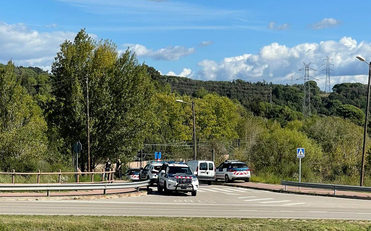 Mobilitzades dotacions d'emergències per l'atropellament d'una persona a les vies de l'AVE.