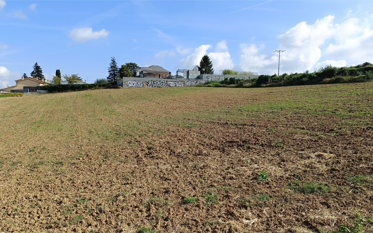 El solar de Llinars del Vallès on es podran construir 68 habitatges protegits.