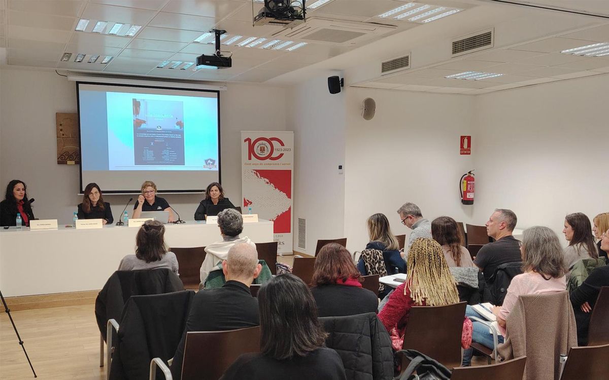 Una trentena de persones van assistir a la Jornada «Maltractament animal, signe inequívoc de violència a les llars».