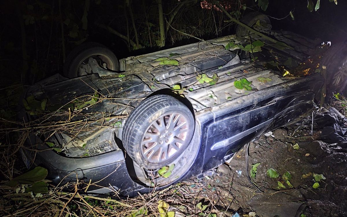 Estat en que va quedar el vehicle estimbat a la carretera BV-5114 a Campins.