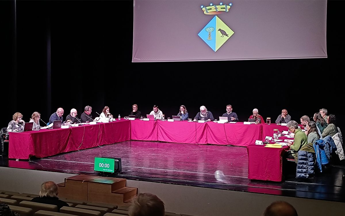 Sessió plenària extraordinària de l?ajuntament de Llinars del Vallès per aprovar de manera inicial el POUM.