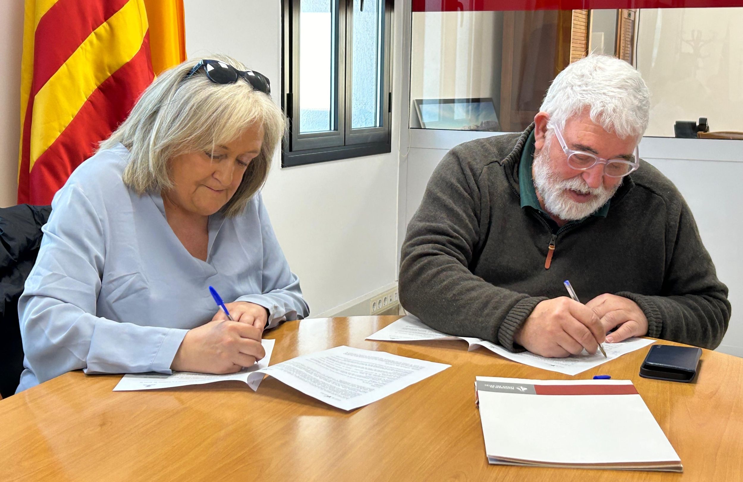 El conveni l’han signat l’alcalde de Llinars del Vallès, Martí Pujol, i la presidenta de la Fundació Viver de Bell-lloc, Glòria Horta.