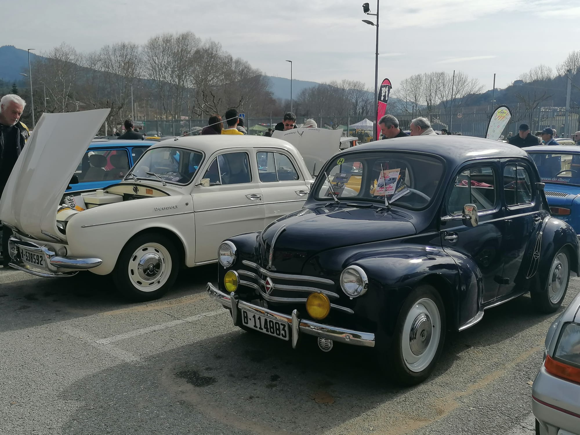 Vehicles a la dissetena edició de la Trobada de Clàssics Montseny Guilleries