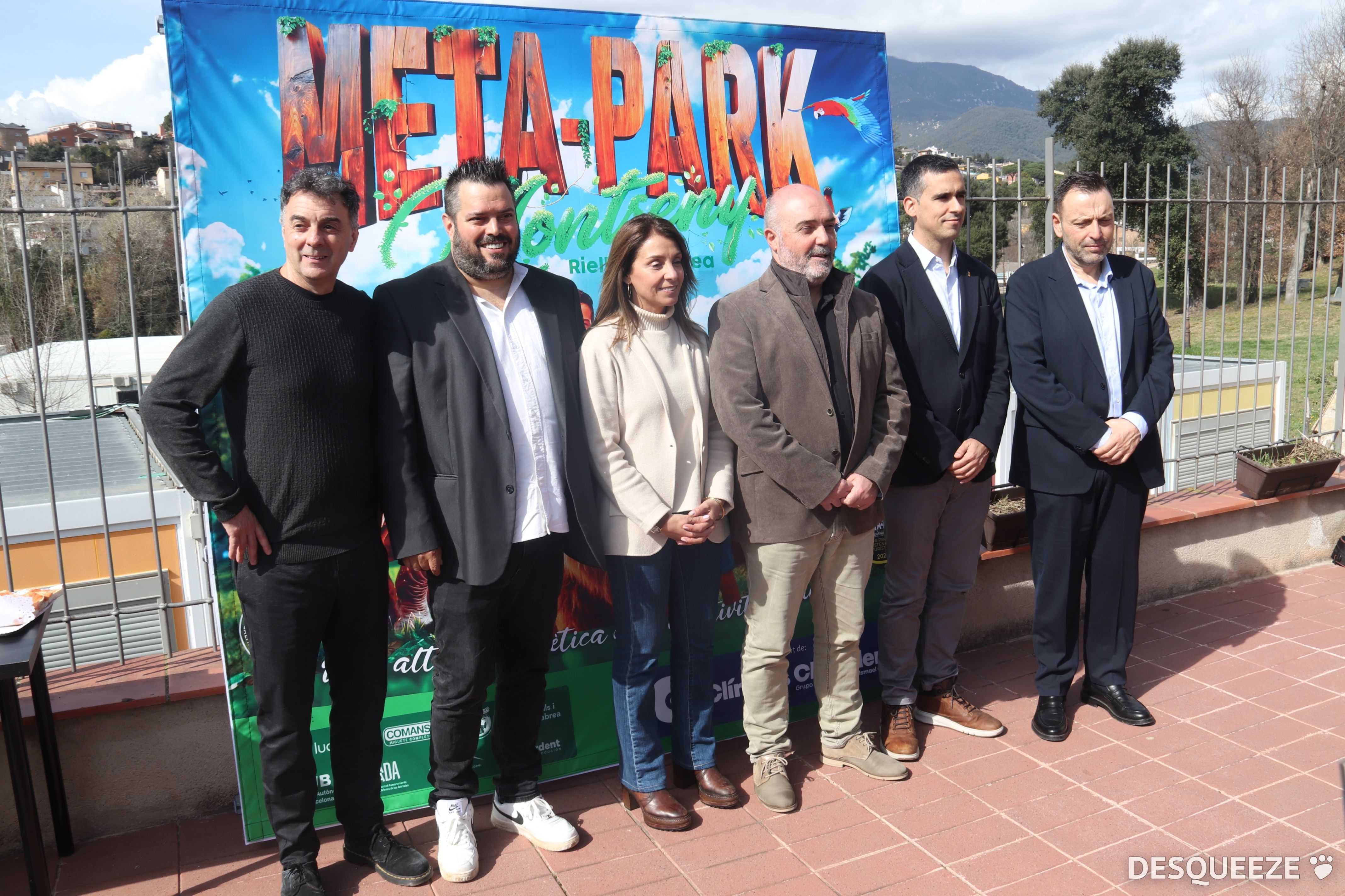 Els responsables de Meta Park en una fotografia a Riells i Viabrea amb l'alcalde, Josep Maria Bagot.