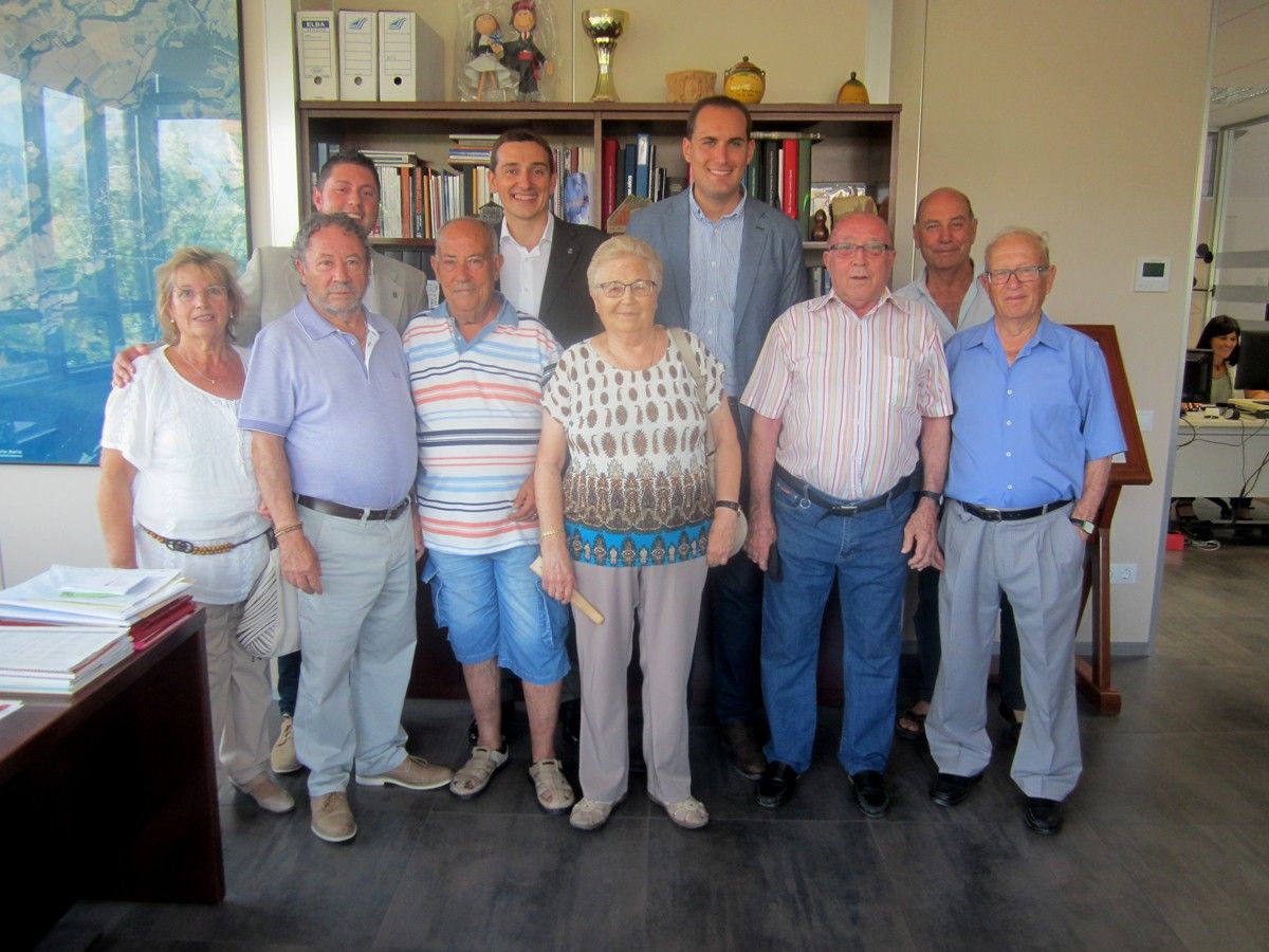 L'alcalde d'Arjona amb regidors de l'Ajuntament de Palau i veïns nascuts al poble andalús