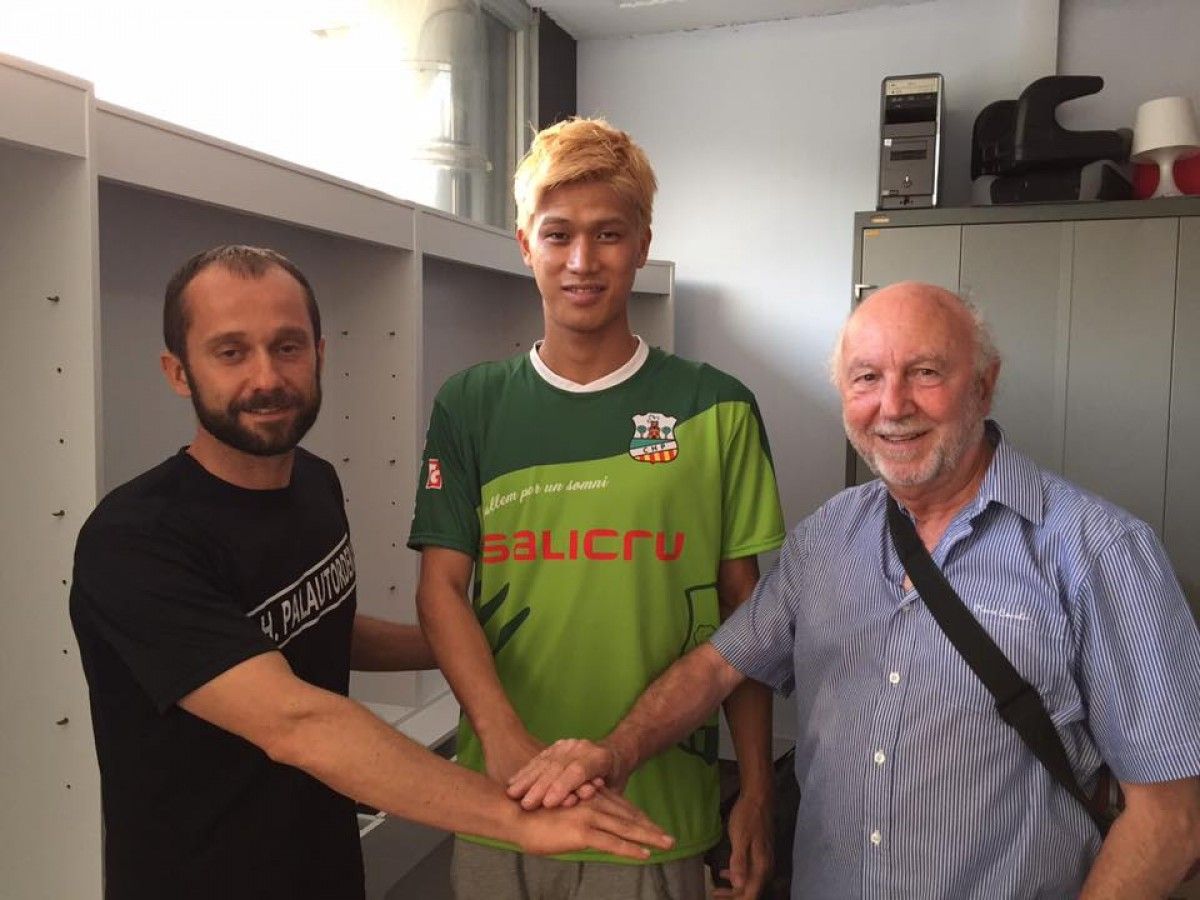 Matano Motoki amb l'entrenador Marc Lurbe i el president Quico Pons