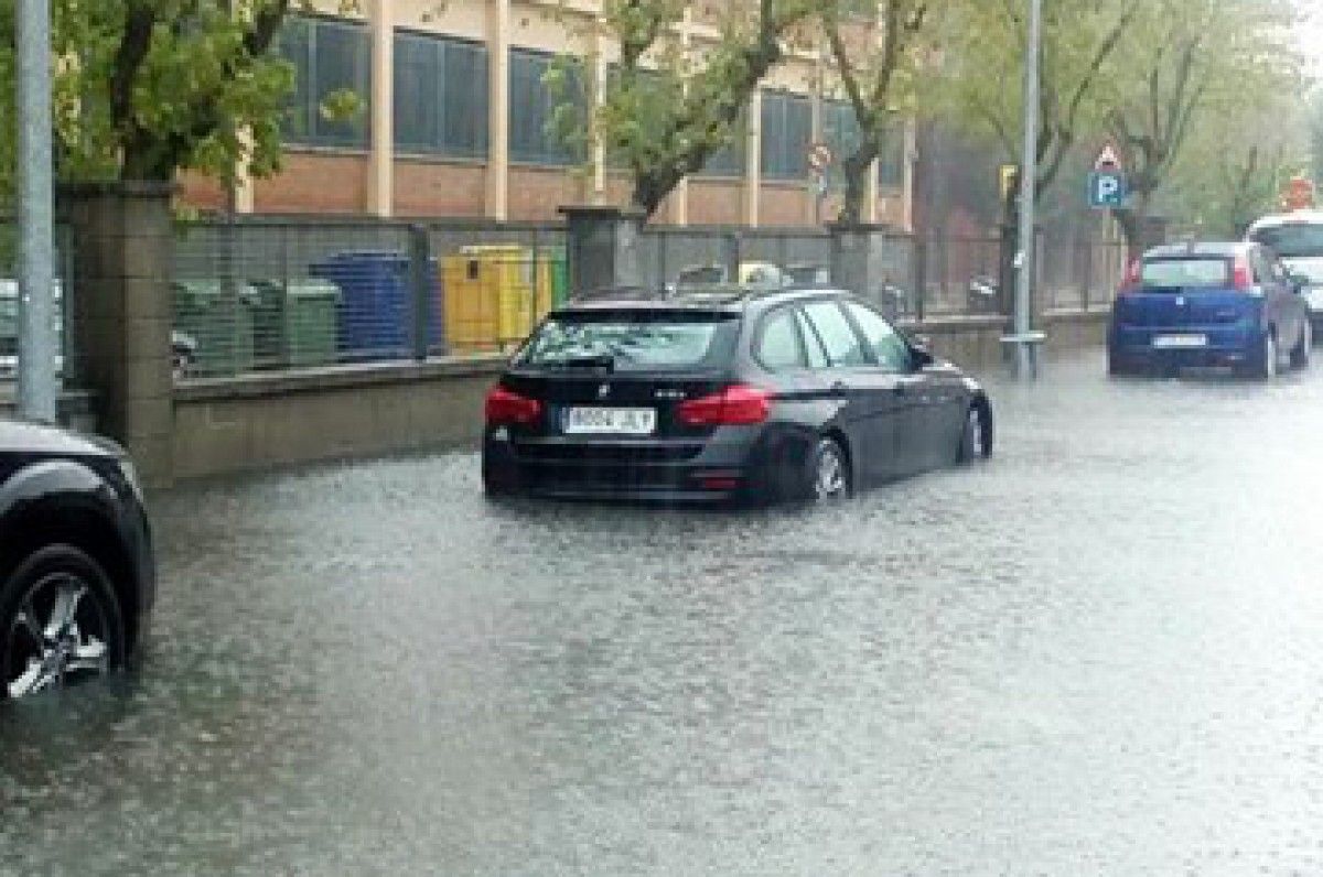 L'aparcament de La Salle inundat