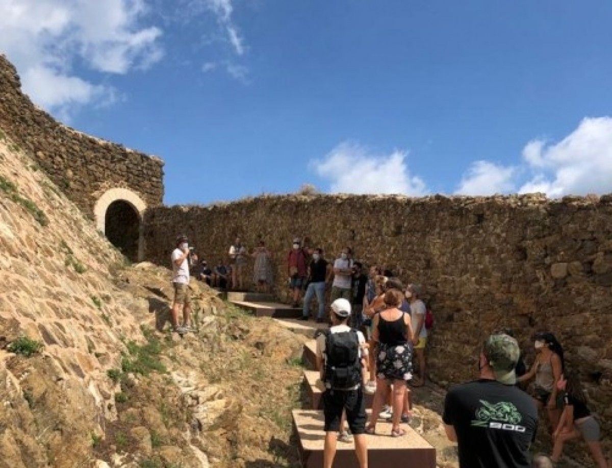 Una de les visites guiades al castell de Montsoriu aquest estiu