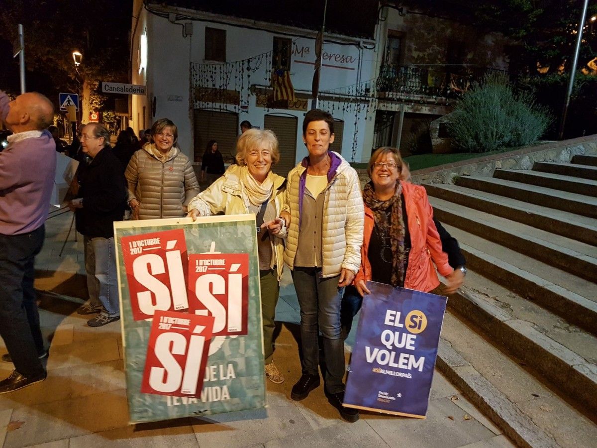 A punt per penjar cartells del Sí a Vallgorguina