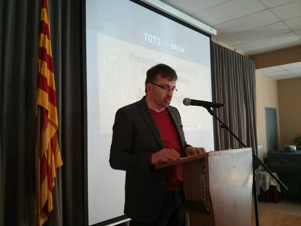 Jaume Anglada en la presentació de la candidatura Tots per Breda  l'any 2015