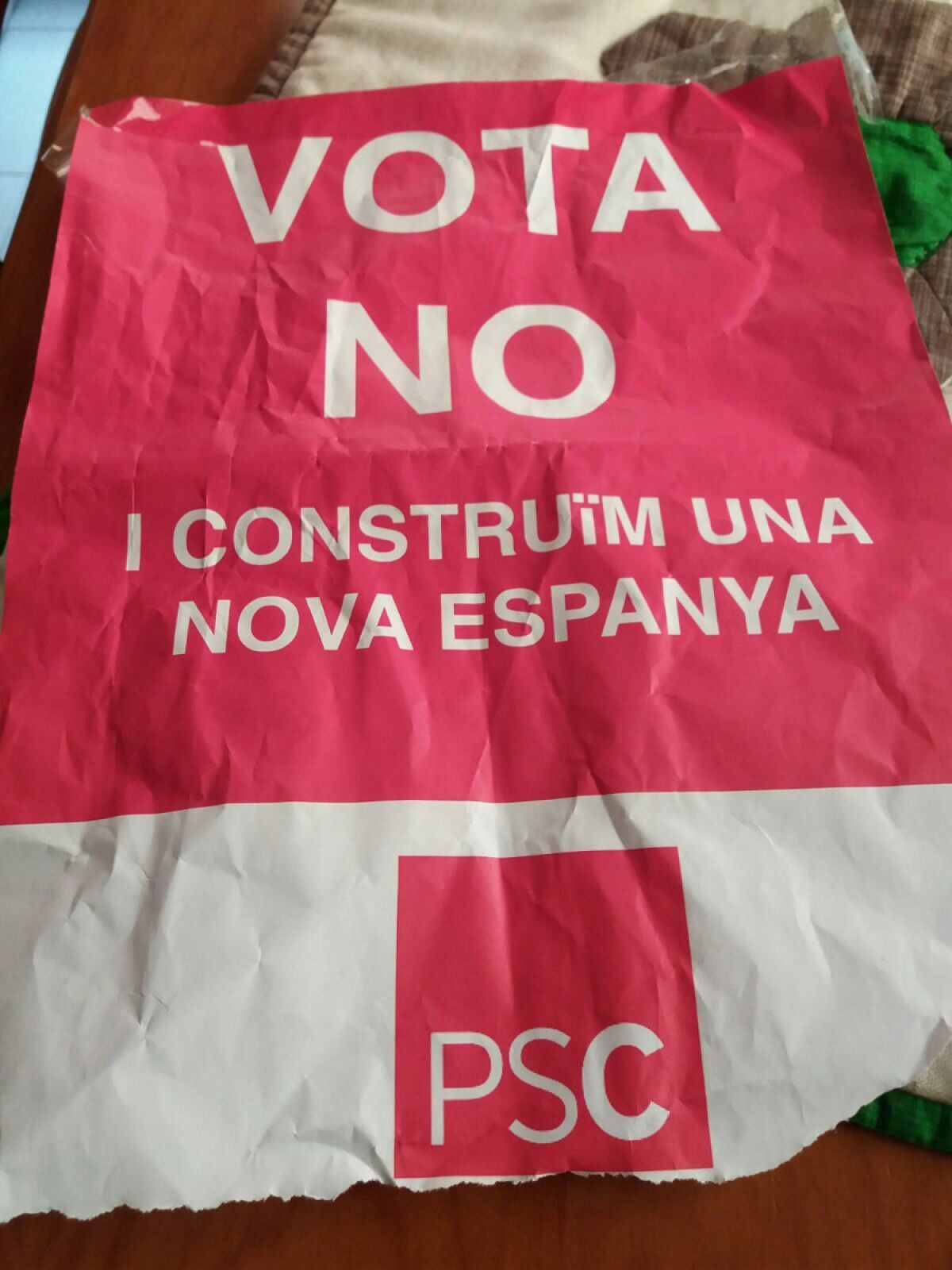 Un dels suposats cartells del PSC demanant votar No l'1 d'octubre