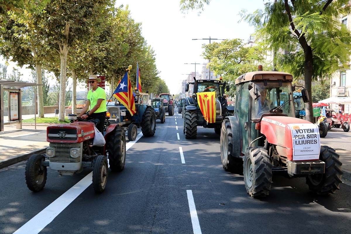 Tractors a Lleida el passat dissabte en defensa del referèndum