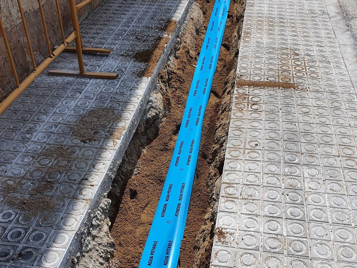 Obres de renovació d'un tram de la canonada d'aigua a Sant Celoni