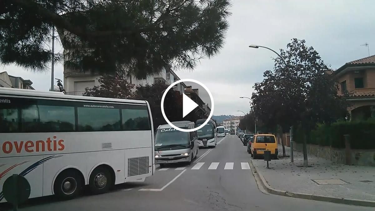Sortida d'autocars de Sant Celoni cap a la manifestació per la llibertat