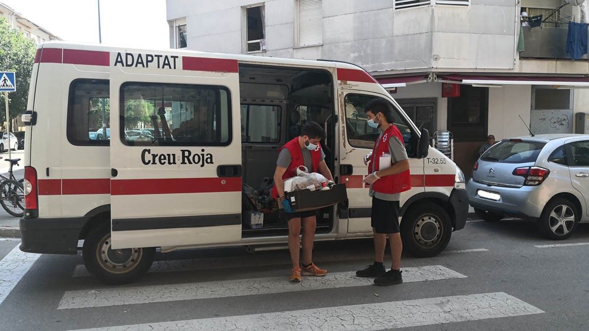 Donació monetària del PSC a Creu Roja Sant Celoni per a l'adquisició d'aliments frescos