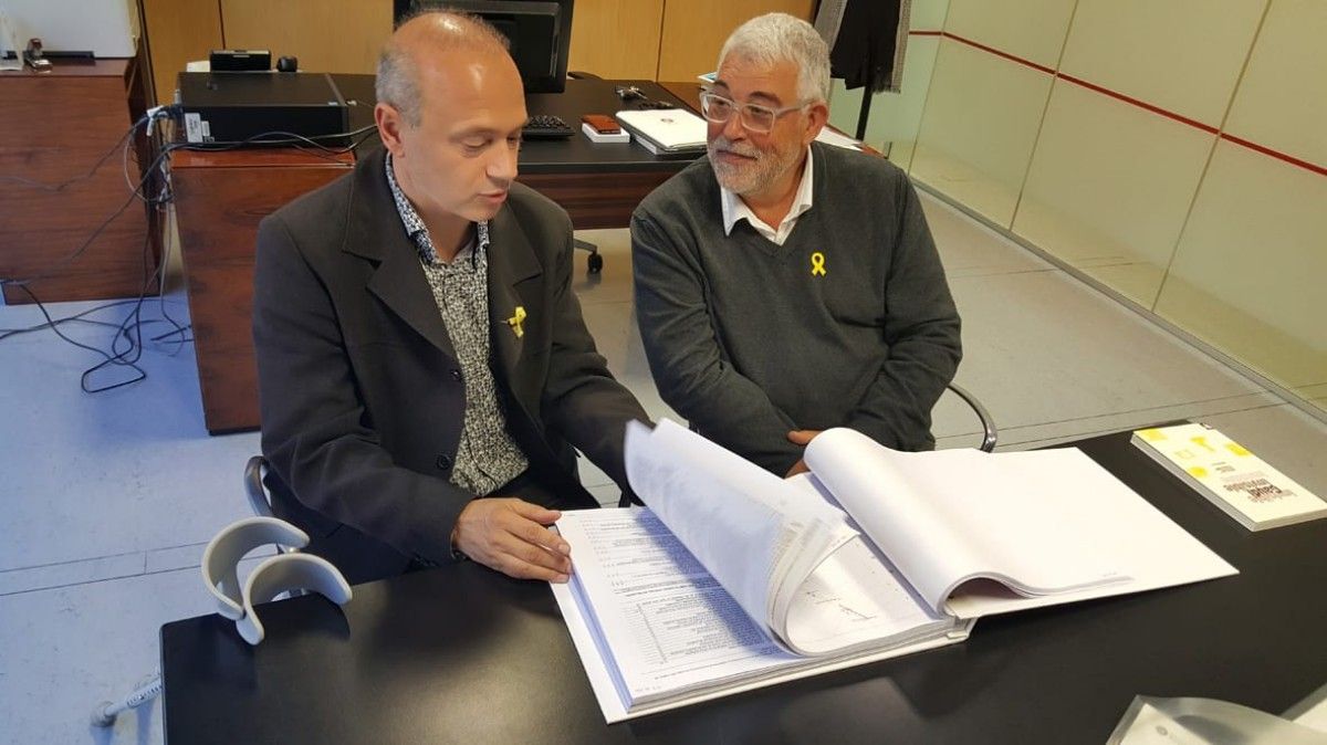 El diputat Jordi Fàbrega amb l'alcalde de Llinars del Vallès, Martí Pujol