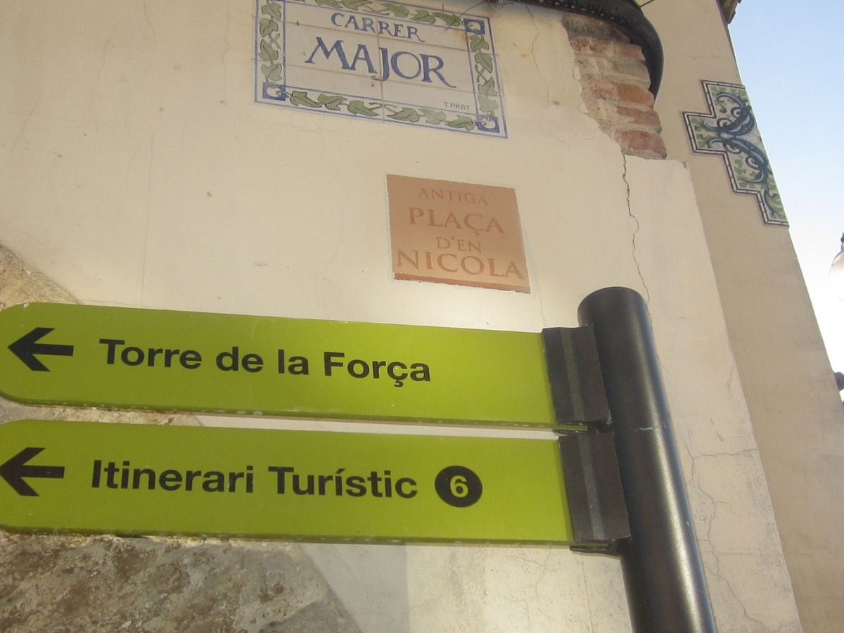 Placa que recorda l'existència a Sant celoni de l'antiga plaça