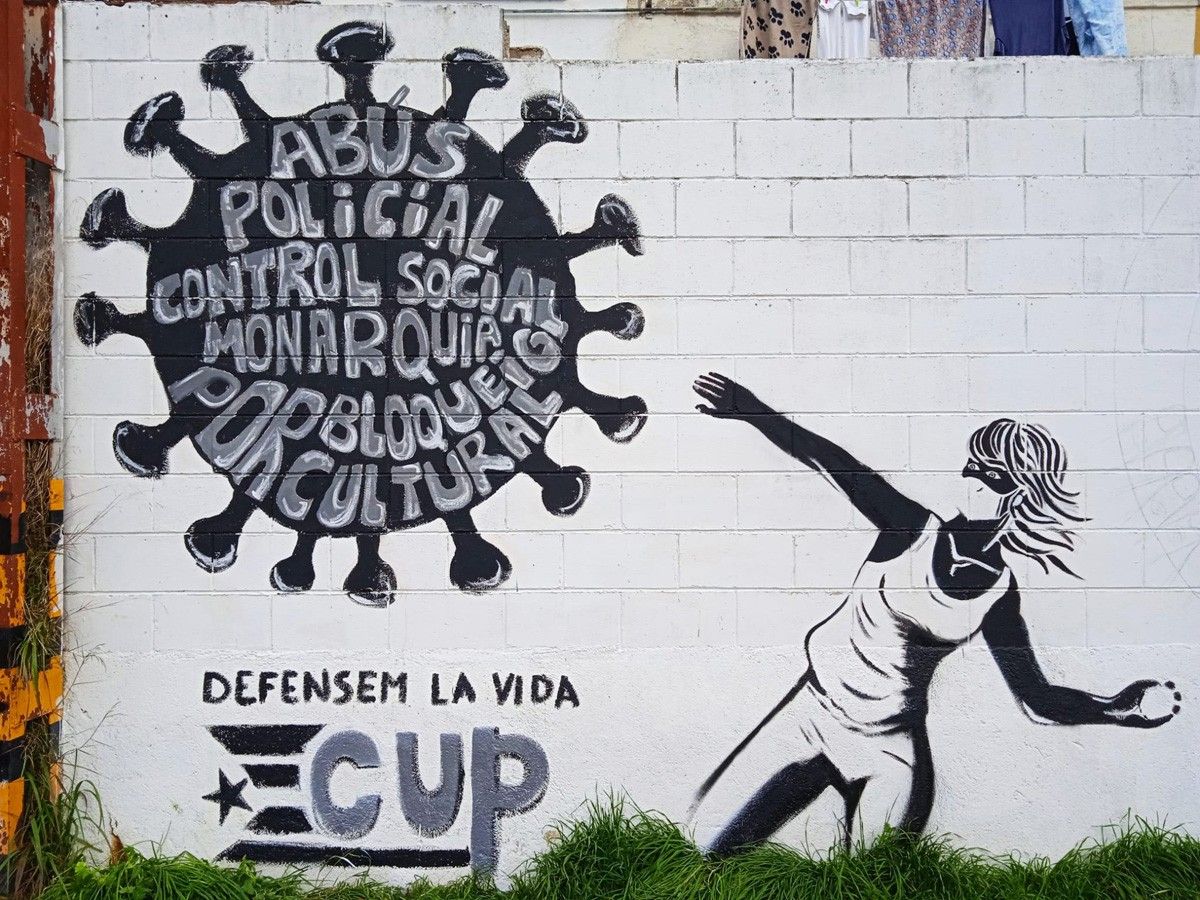 Mural de la CUP Palautordera contra els abusos que es fan al voltant de la pandèmia