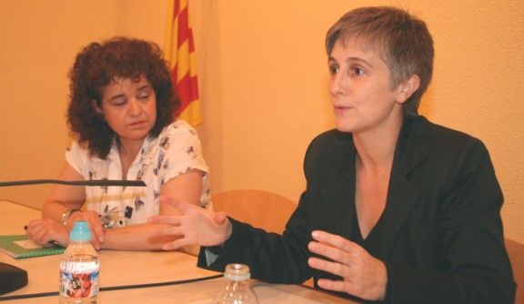 Carmen Montes, regidora d'ICV a l'Ajuntament de Sant Celoni i Dolors Camats, portaveu del grup parlamentari d'ICV-EUiA al Parlament de Catalunya