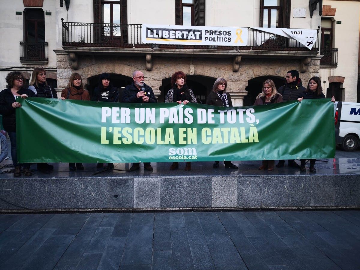 Representants polítics i de la comunitat educativa de diversos municipis del Baix Montseny defensen el model d'escola catalana