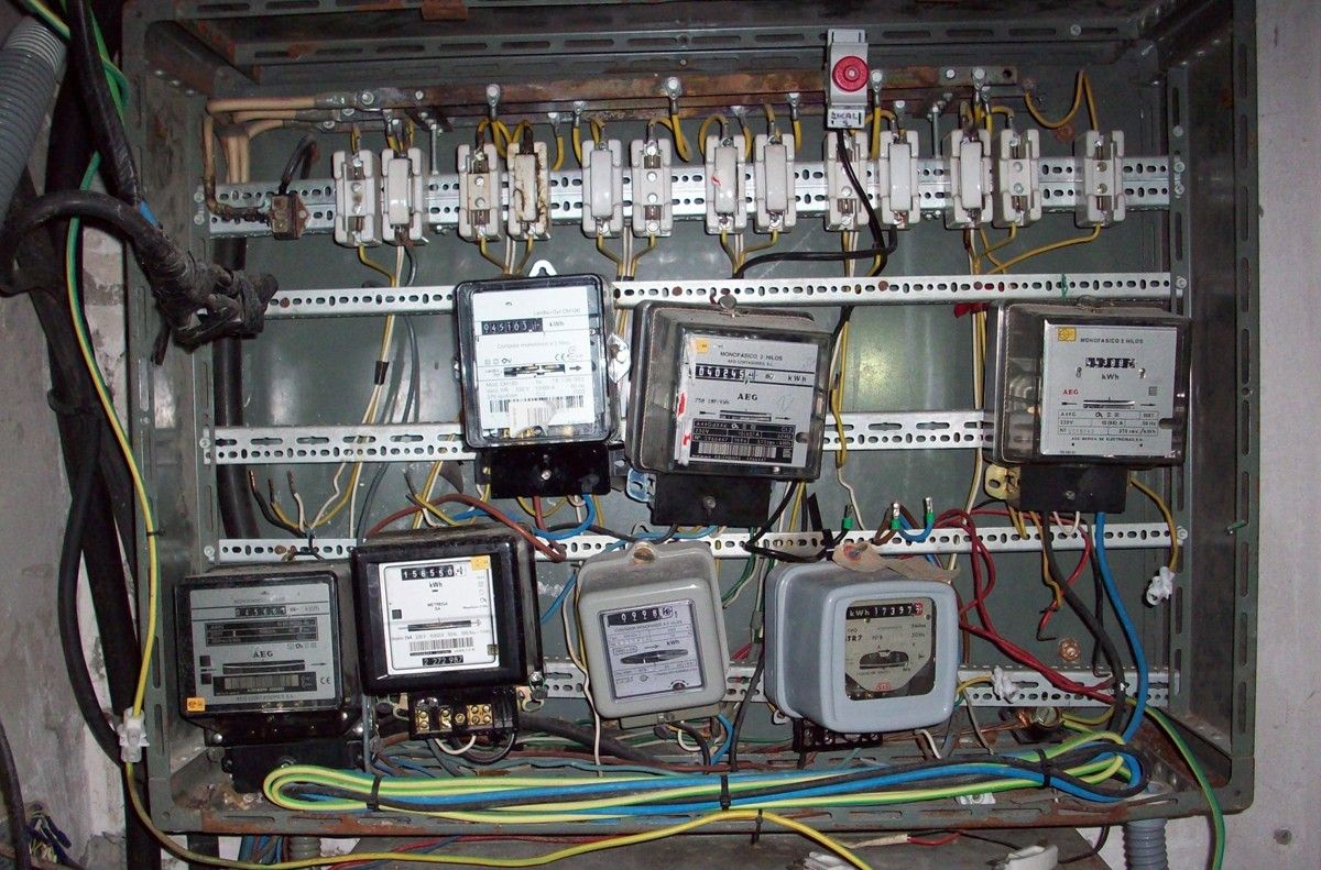 Connexió irregular a la xarxa elèctrica