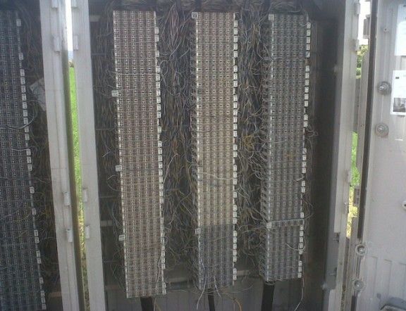 Imatges de cables tallats que han afectat 600 veïns de Sant Antoni i sant pere de Vilamajor