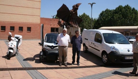 Martí Pujol, alcalde de Llinars del Vallès, diu que amb aquests cotxes l'Ajuntament hi surt guanyant en tots sentits