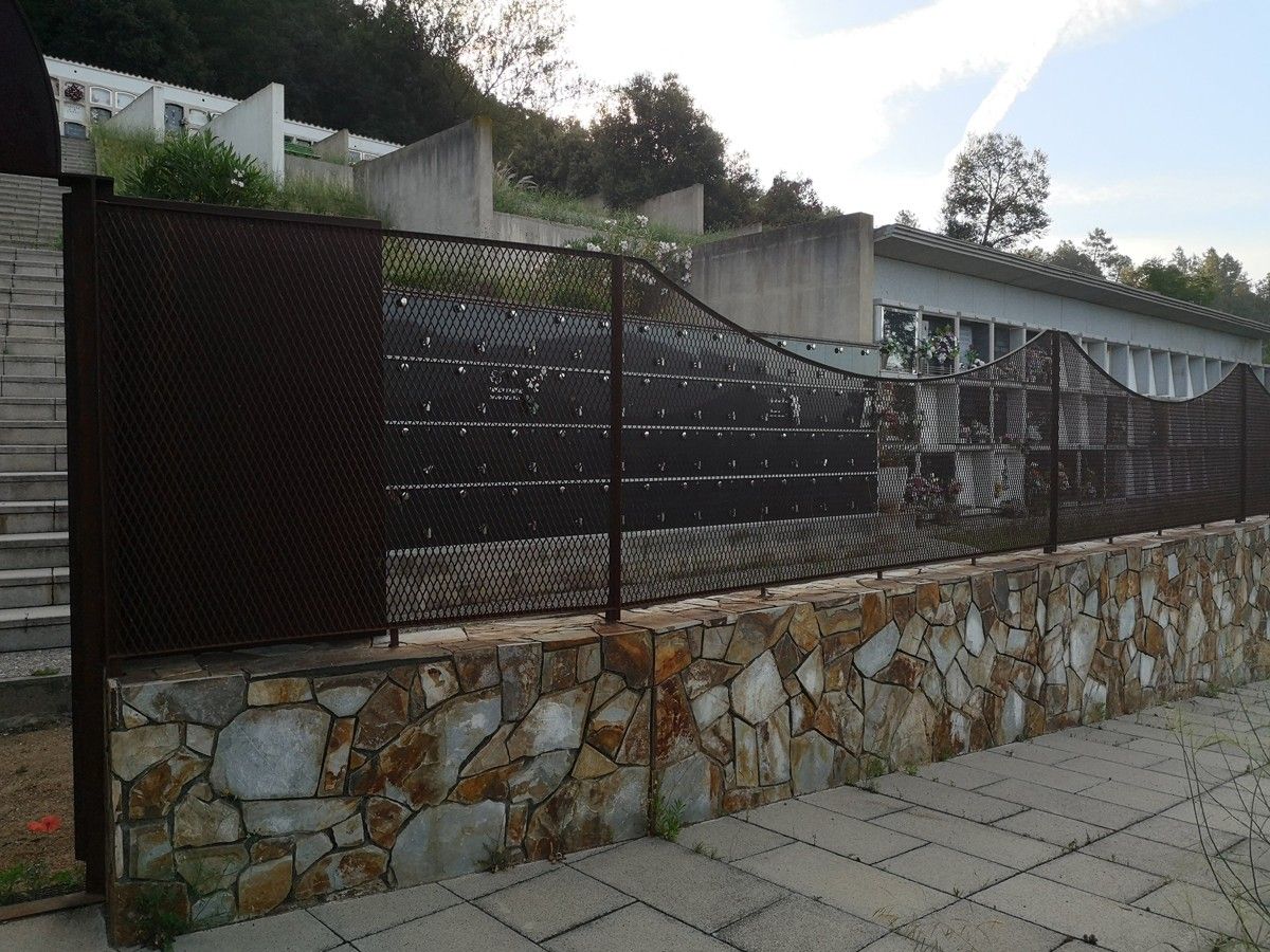 El ple de l'Ajuntament d'Arbúcies construir 51 nous nínxols al cementiri aquest any 2021