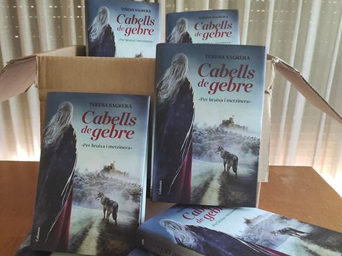 Exemplars de Cabells de gebre, la nova novel·la històrica de Teresa Sagrera