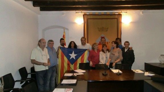 Els 11 regidors de Sant Antoni de Vilamajor que aquesta nit han declarat el municipi territori català lliure i sobirà
