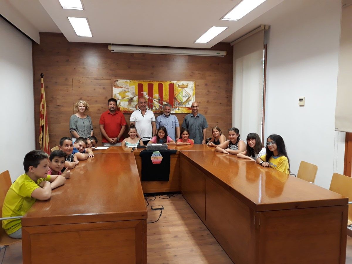 El Consell d'Infants Municipal amb representants polítics de Riells i Viabrea