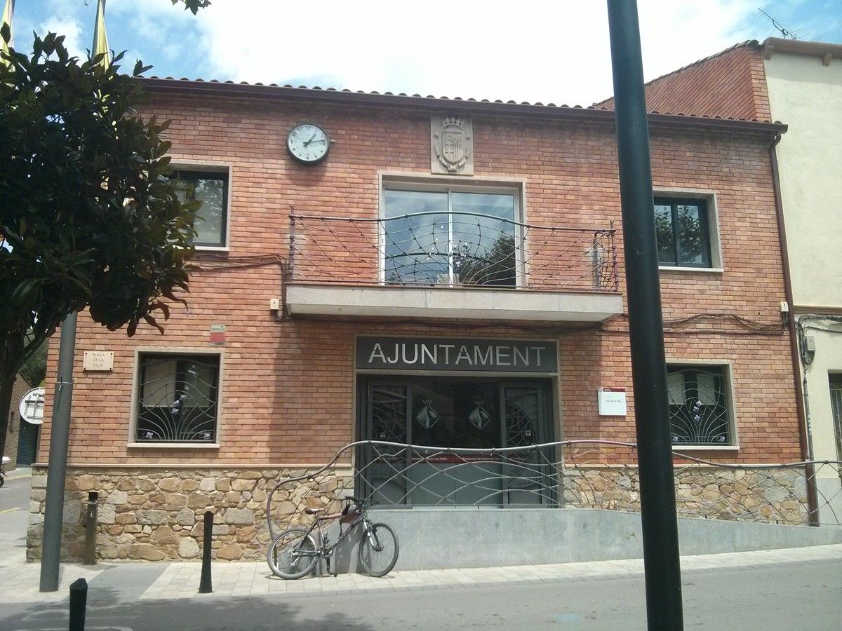 Façana de l'Ajuntament de Llinars del Vallès