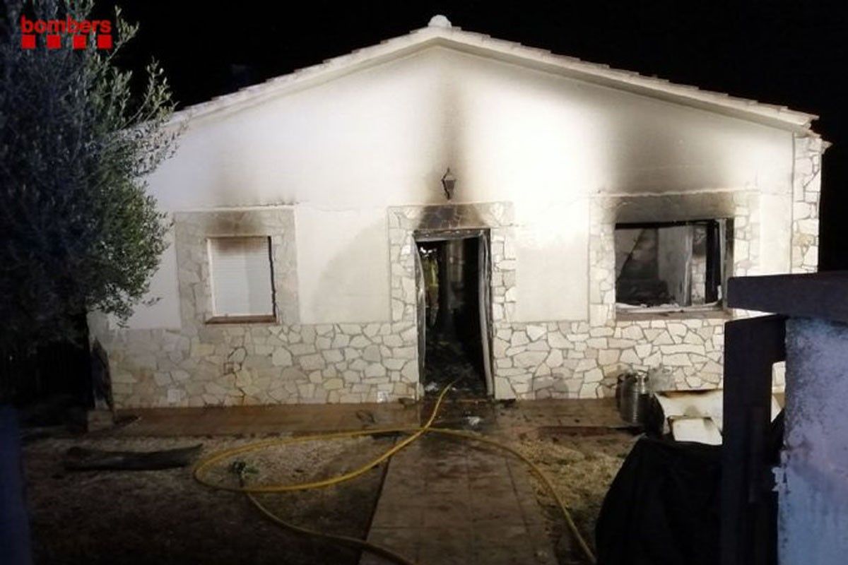 Estat en què ha quedat la casa incendiada