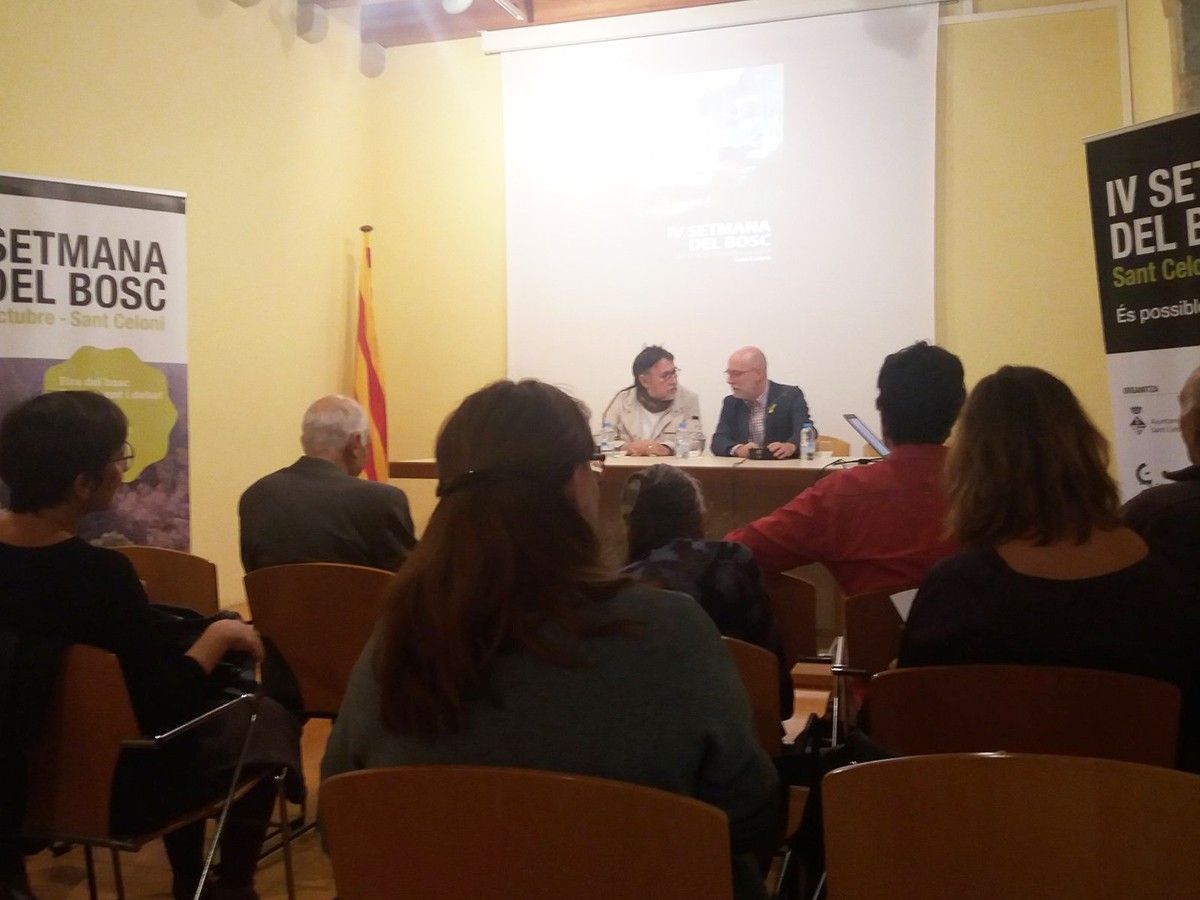 Martí Boada i l'alcalde de Sant Celoni obrint la jornada sobres boscos i salut humana