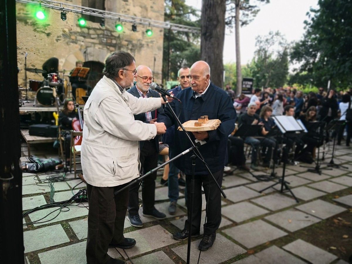 Josep Cassi, a la dreta, Bosquerol de l'Any 2018 a la Setmana del Bosc de Sant Celoni
