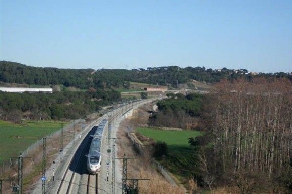 El tren d'alta velocitat al seu pas per Santa Maria de Palatordera