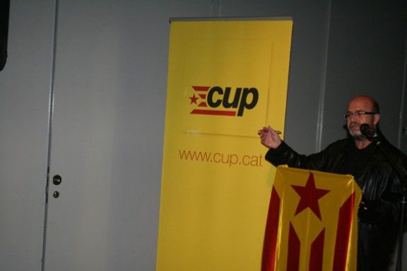 Lluís Cabrera fent campanya per la CUP a Sant Celoni