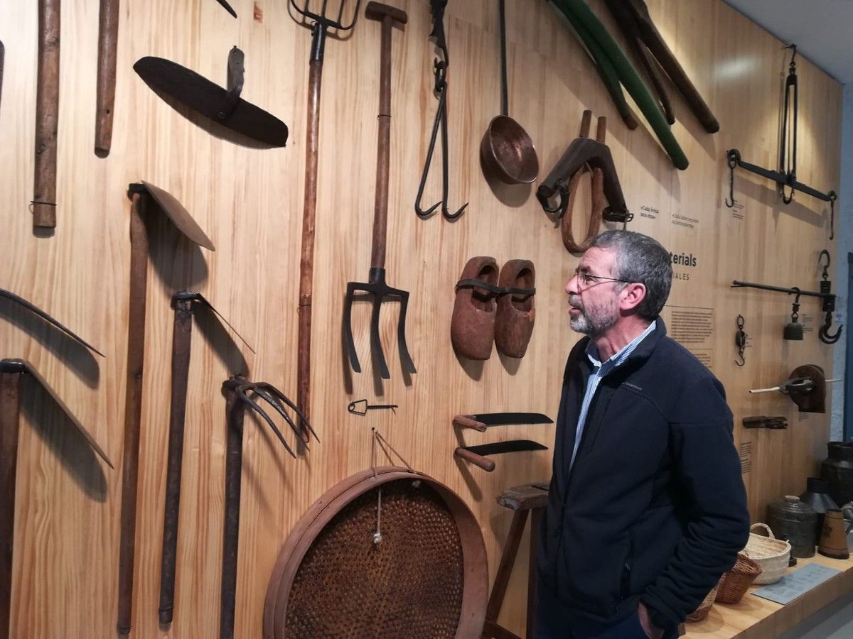 Joan Mora, alcalde de Vallgorguina, al Museu del Bosc i la Pagesia
